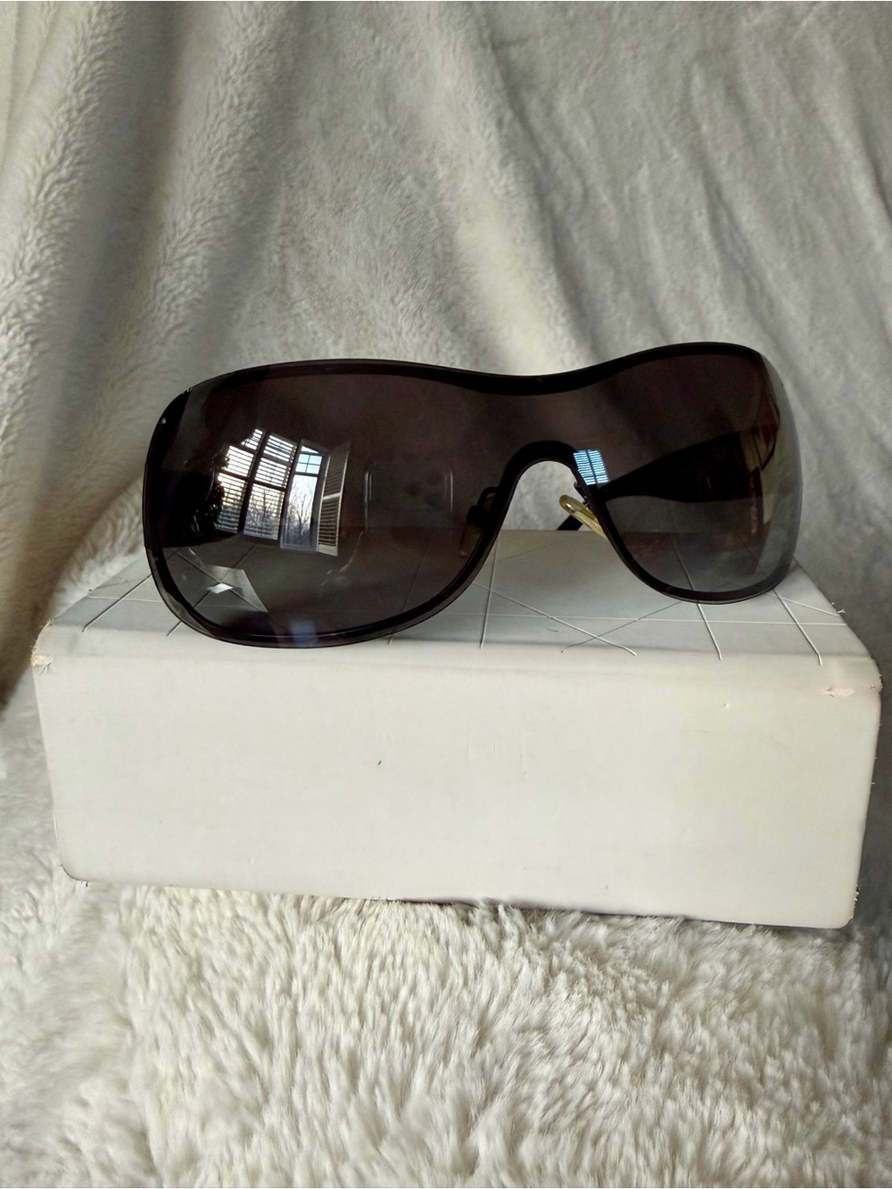 Dior Vintage. Shield Sunglasses in Black/ Cannage - Full Set - Picture 8 of 17